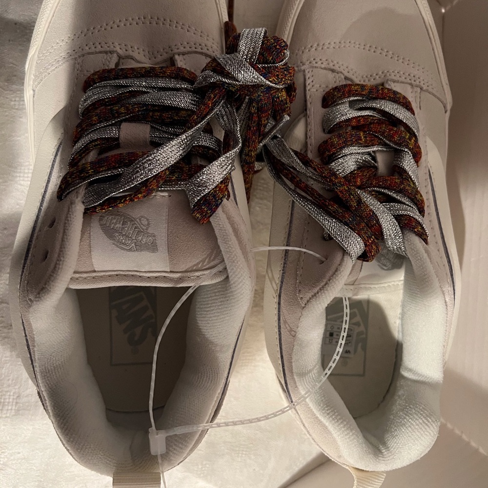 Vans Women’s Knu stack platform Sneakers with Multicolor Laces NWOB